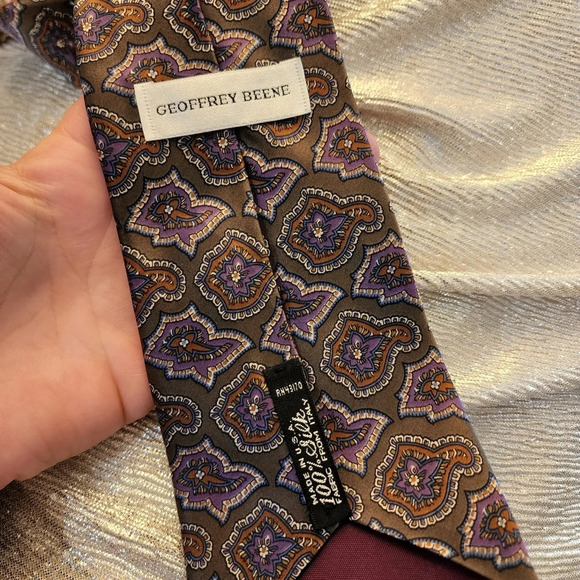 100% silk tie-Geoffrey Beene - Picture 2 of 7